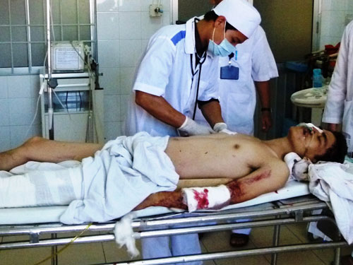 Khánh Hòa: Xe khách tông xe bồn, 1 người chết, 5 bị thương