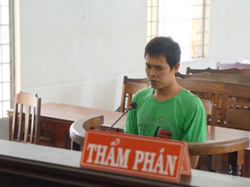 Chủ quán cà phê “nhốt” tiếp viên