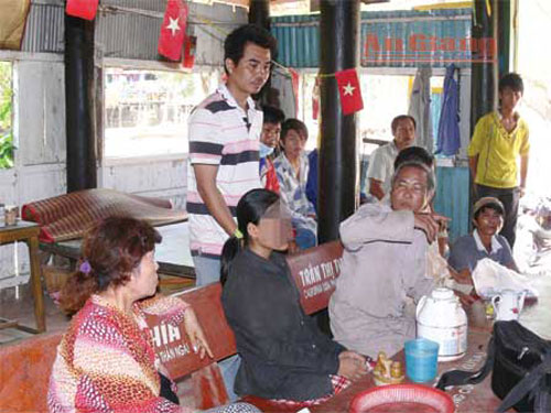 Liều lĩnh vạch mùng định hiếp dâm trong đình