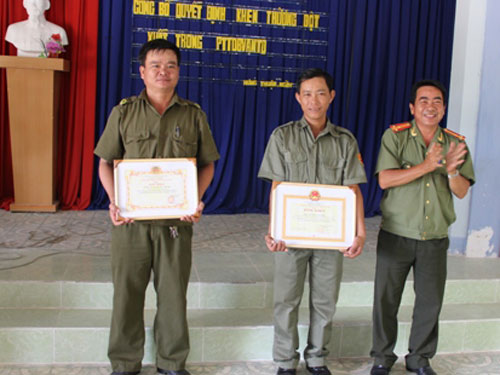 Khen thưởng người dân phát hiện kẻ trộm hơn 1,7 tỉ đồng