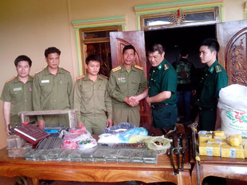Bắt một người Lào thu 75 bánh heroin