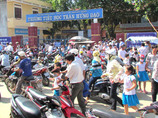 “Chạy” hộ khẩu để con được học trường điểm