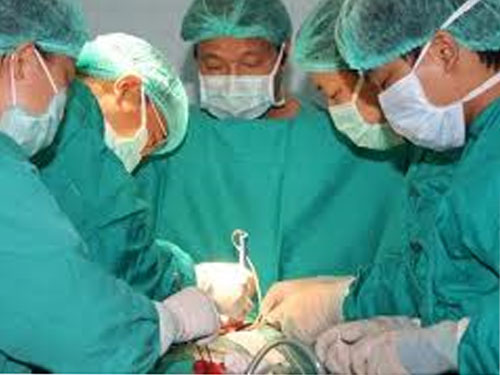 Vợ cắt "của quý" chồng, làng phạt 200.000 đồng