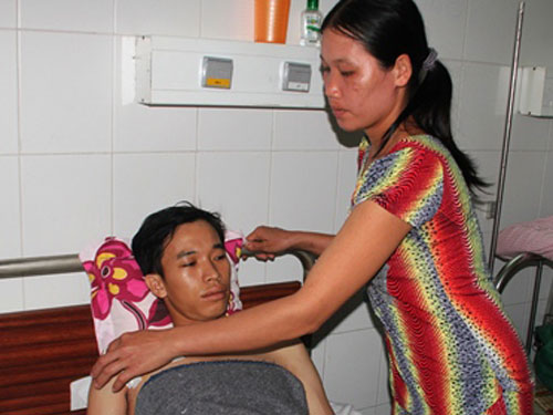 Không lập biên bản, phó công an xã bị đâm