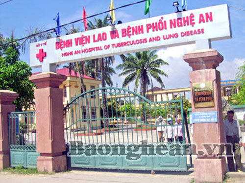 Say rượu, mang dao vào bệnh viện đi cướp