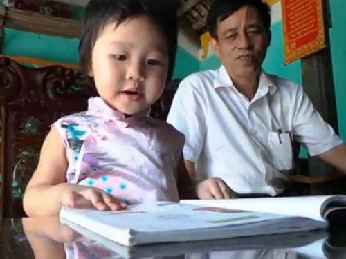Mới 4 tuổi đã đọc, viết thành thạo