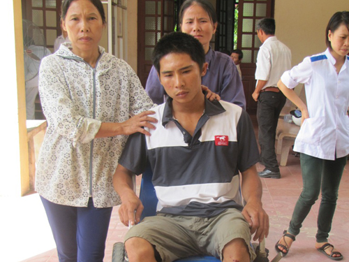 Mâu thuẫn trong làm ăn, dọa bắn giữa đường
