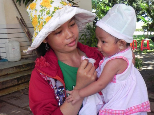 Thí sinh mang con nhỏ 4 tháng tuổi đi thi đại học
