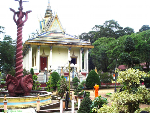 Độc đáo chùa Hang