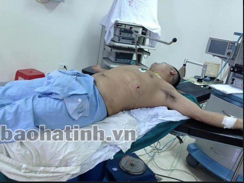 2 anh em giám đốc bị đâm trong đêm