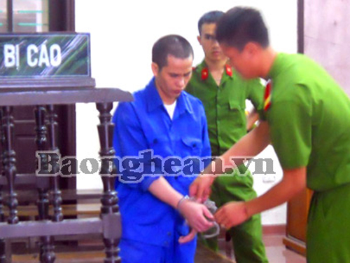 12 năm tù cho kẻ đánh vợ vỡ sọ