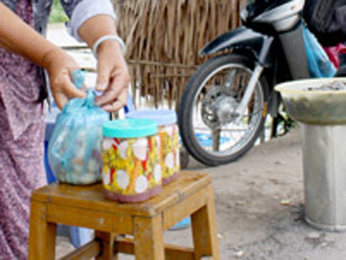 Điên điển “độn” rau muống