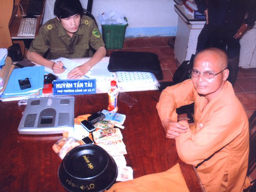 Bắt người giả nhà sư, chuyên nhậu nhẹt, lừa đảo