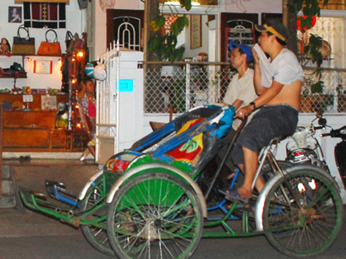 “Xích lô bẩn” làm xấu du lịch