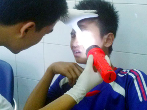Xô xát với phường đội, một thanh niên nhập viện