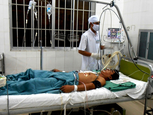Đòi nợ thuê đánh nhau, một người bị đâm thủng tim