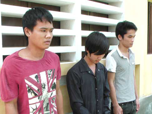 Bắt 3 tài xế giở trò với bé gái 13 tuổi