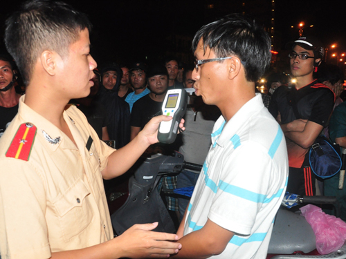 Say rượu, gây tai nạn trong đêm