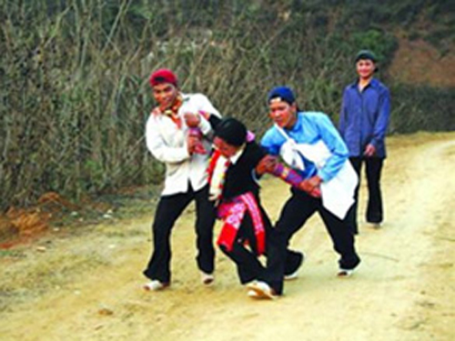 Đi tù vì tội giao cấu với...vợ