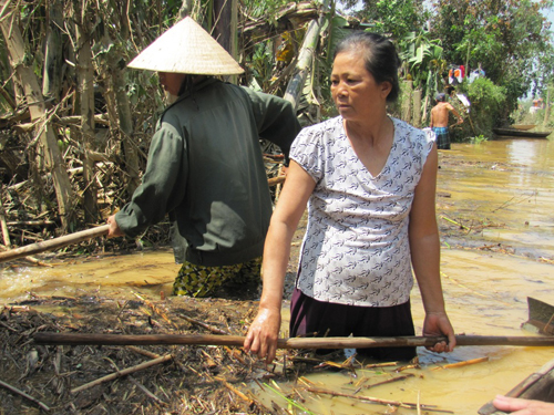 Bão quét nửa ngày: 20 người chết, 172 người bị thương