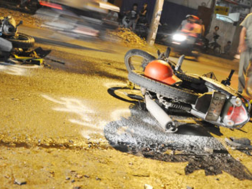Xe máy va nhau, 3 người chết tại chỗ