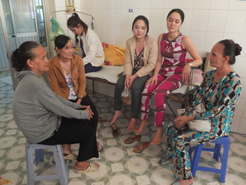 Một cán bộ xã bị tố đánh phụ nữ tại chợ