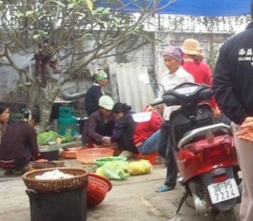 Tượng đài liệt sĩ thành nơi giết mổ, nấu ăn phục vụ đám cưới