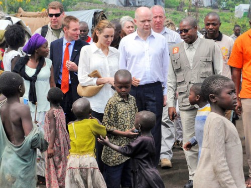 Angelina Jolie kêu gọi trừng phạt tội phạm cưỡng hiếp
