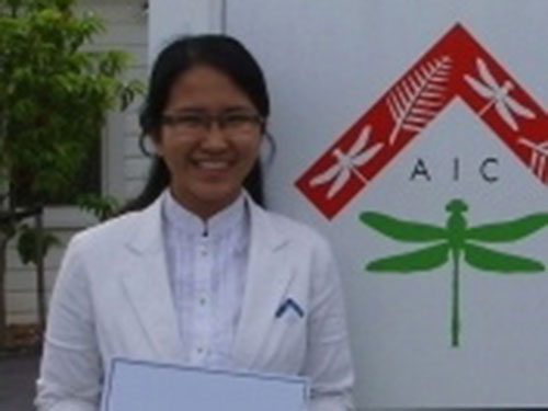 Một du học sinh được chọn thi Olympic hóa học