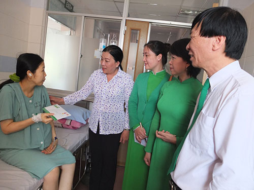 Ca sinh 5 được tài trợ tã giấy