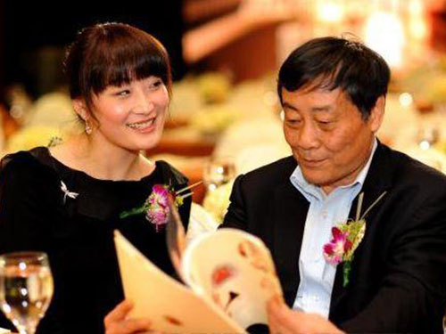 Thừa tiền, thiếu tự do
