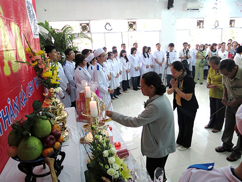 Thắp sự sống từ cõi chết