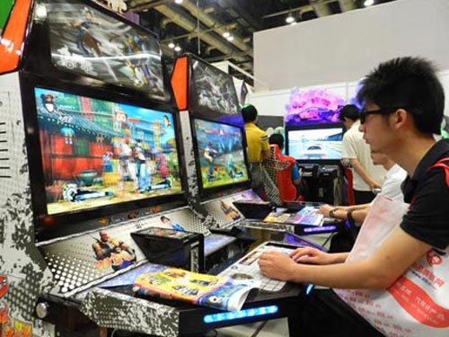 Cha thuê sát thủ “giết" con trong game