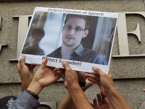 Chính Trung Quốc mở đường cho Snowden rời Hồng Kông