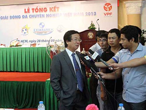 Tổng kết mùa bóng: “Bom” không nổ!