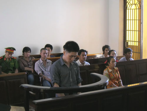 Ghen… giùm bạn rồi vô cớ giết người