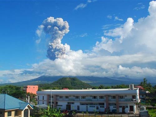 Núi lửa phun bất ngờ, 5 nhà leo núi thiệt mạng