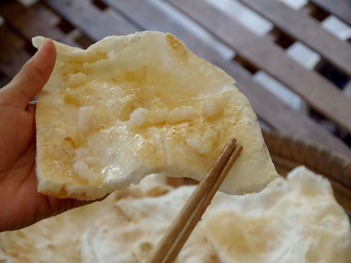 Ăn bánh phồng quết... thịt kho tàu!
