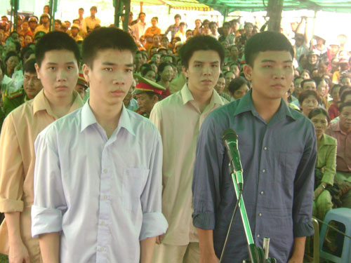 Côn đồ nhí gây tội ác kinh hoàng