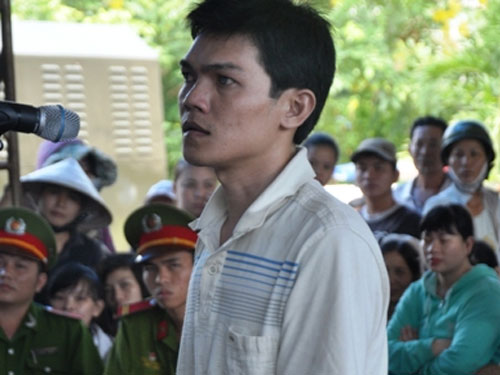 Ghen tuông, chích điện vợ đang mang thai