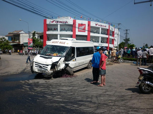Tài xế nhậu xỉn, xe đám cưới làm loạn trên đường