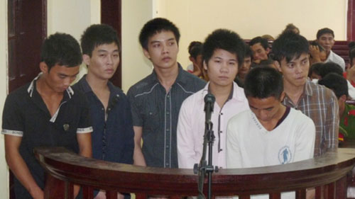 6 yêu râu xanh hiếp dâm nữ sinh lớp 7 lãnh 64 năm tù