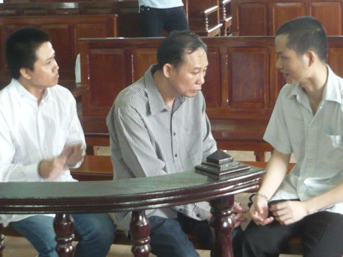 Phó phòng tư pháp lãnh án chung thân