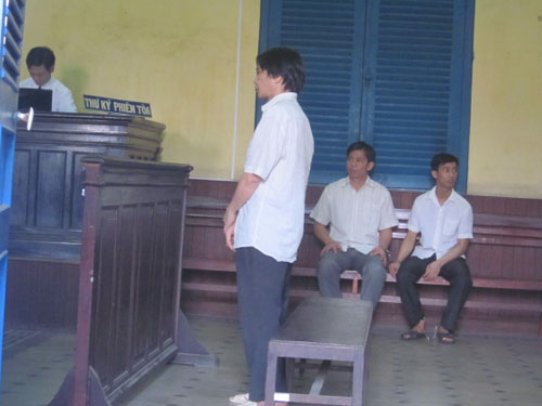 Bị cạnh tranh, giết bạn bán hàng rong
