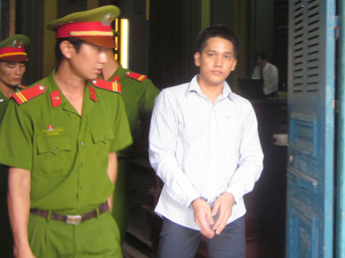 Người chết, kẻ vào tù vì … trời mưa