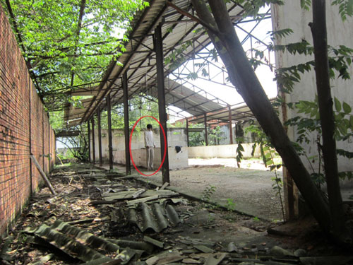 Nam thanh niên treo cổ trong xưởng hoang