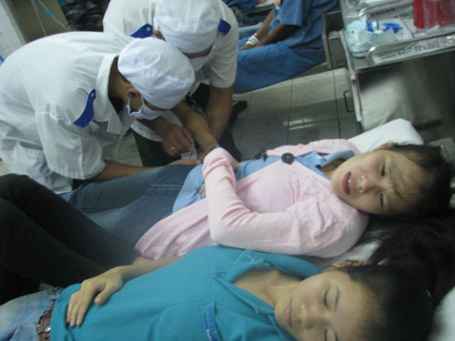 Tìm ra công ty cung cấp thức ăn nghi gây ngộ độc hàng loạt