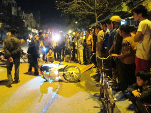 Đâm đầu vào ô tô, 3 người thương vong