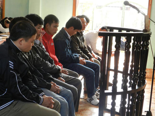 Vụ lật xe gỗ làm chết 10 người: 4 cán bộ bảo vệ rừng lãnh án