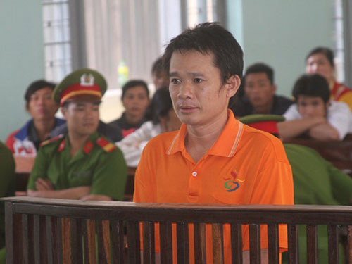 Đập đầu vợ, "bác sĩ" lãnh 20 năm tù